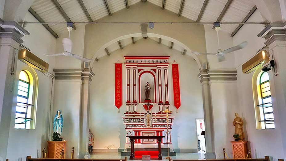yimtintsai11a_st_joseph_chapel_interior