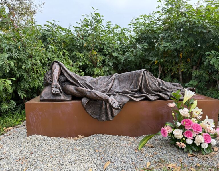 「當我患病時」雕塑